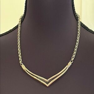 Gold Tone Necklace .  From an estate collection of vintage jewelry.